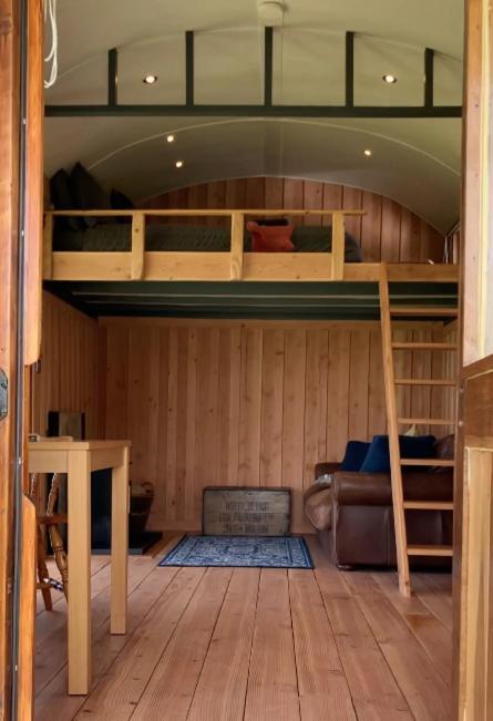Shepherds Hut In A Private Meadow With Sea Views 哈特兰 外观 照片